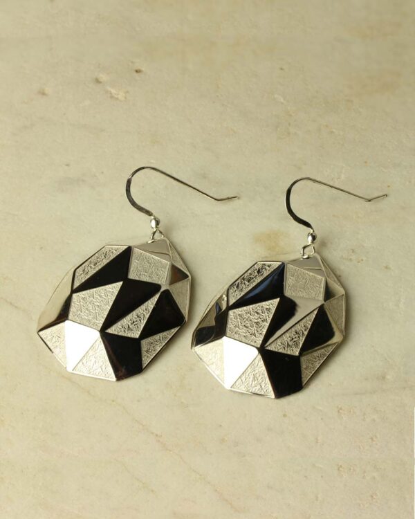 The Antarktis Dangle earrings in Silver are made from Sterling Silver 935 and crafted by hand in our foundry outside Stockholm. Statement earrings that will take you to the red carpet in an instance - The Antarktis Dangle earrings in Sterling Silver are unique.